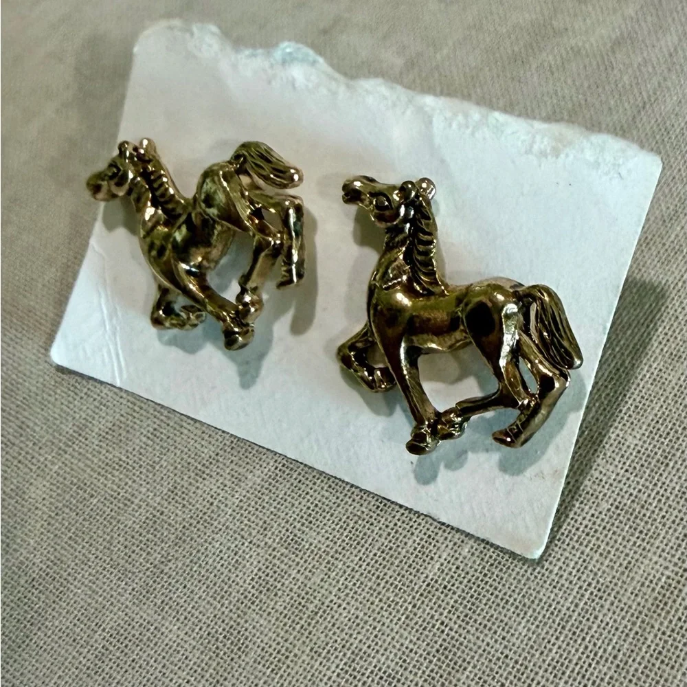 Vintage Gold Tone Horse Stud Earrings - Picture 5 of 7